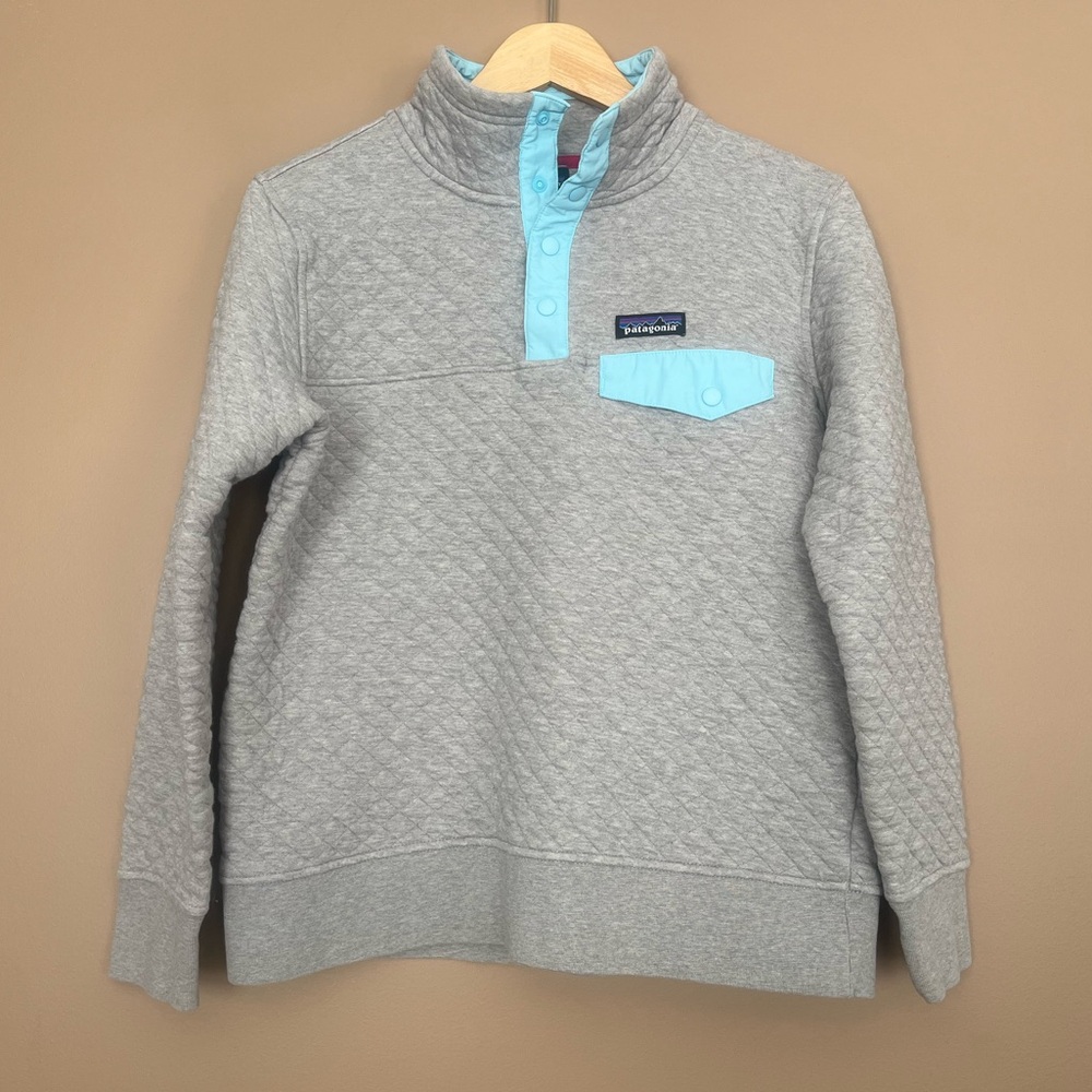 {Patagonia} Organic Cotton Quilt Snap-T Pullover Sweatshirt in Grey - Small